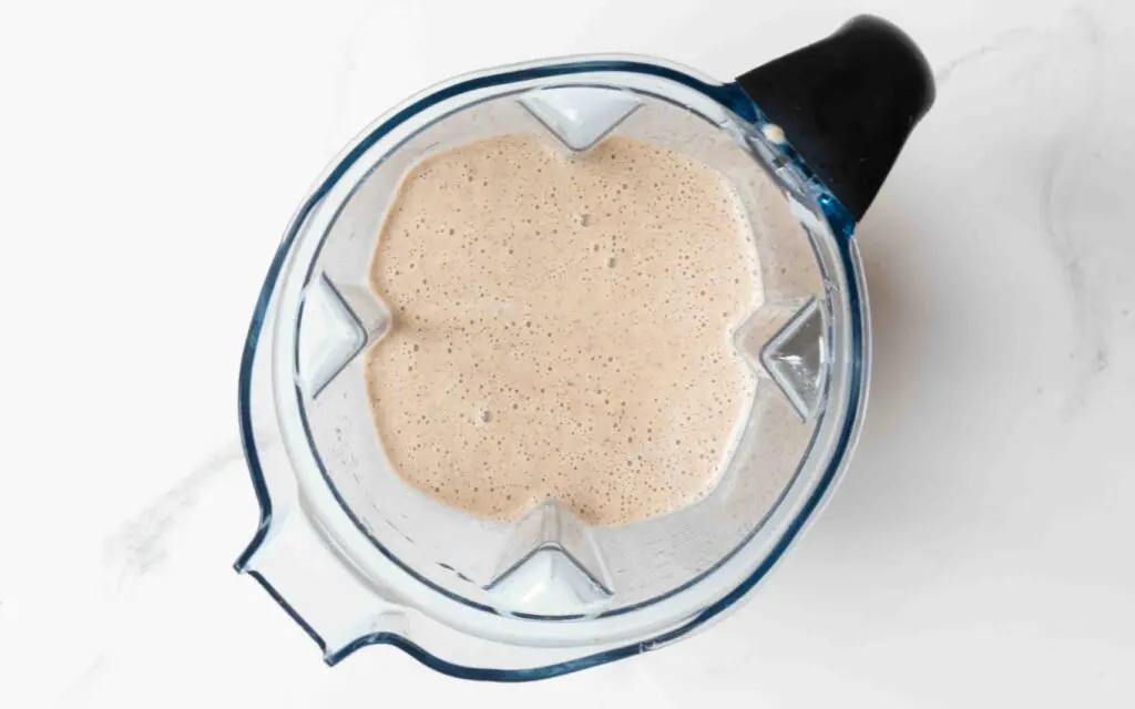 Oat Apple Smoothie in Blender