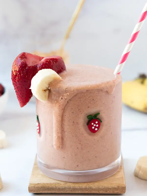 High Fiber PB2 Strawberry Smoothie (11g Fiber Per Serving)