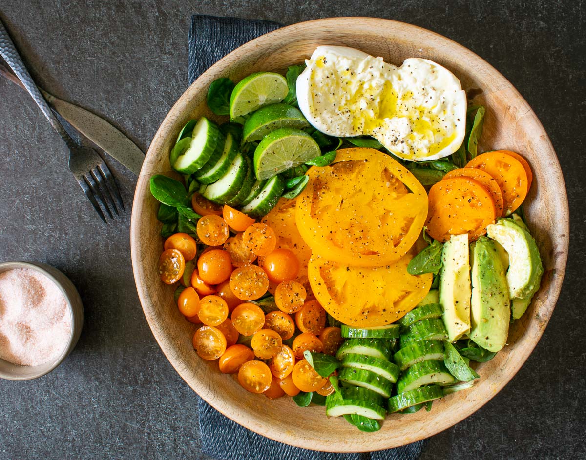 Colorful Heirloom Tomatoes wih Burrata Salad 