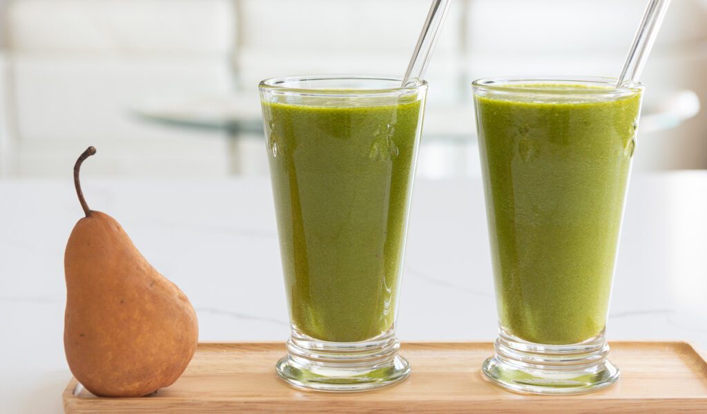 2 glasses of healthy green smoothie 