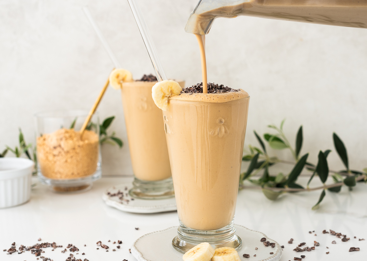 PB 2 Smoothie being poured
