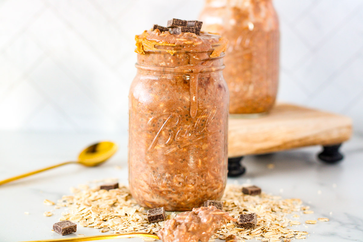 Glass jars of chocolate peanut butter overnight oats 